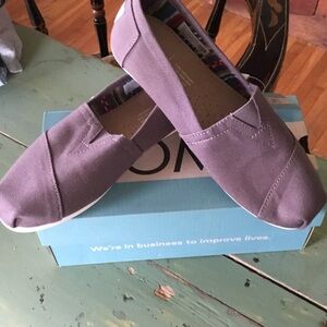 TOMS Women’s Slip-On Canvas Flats - NWT
